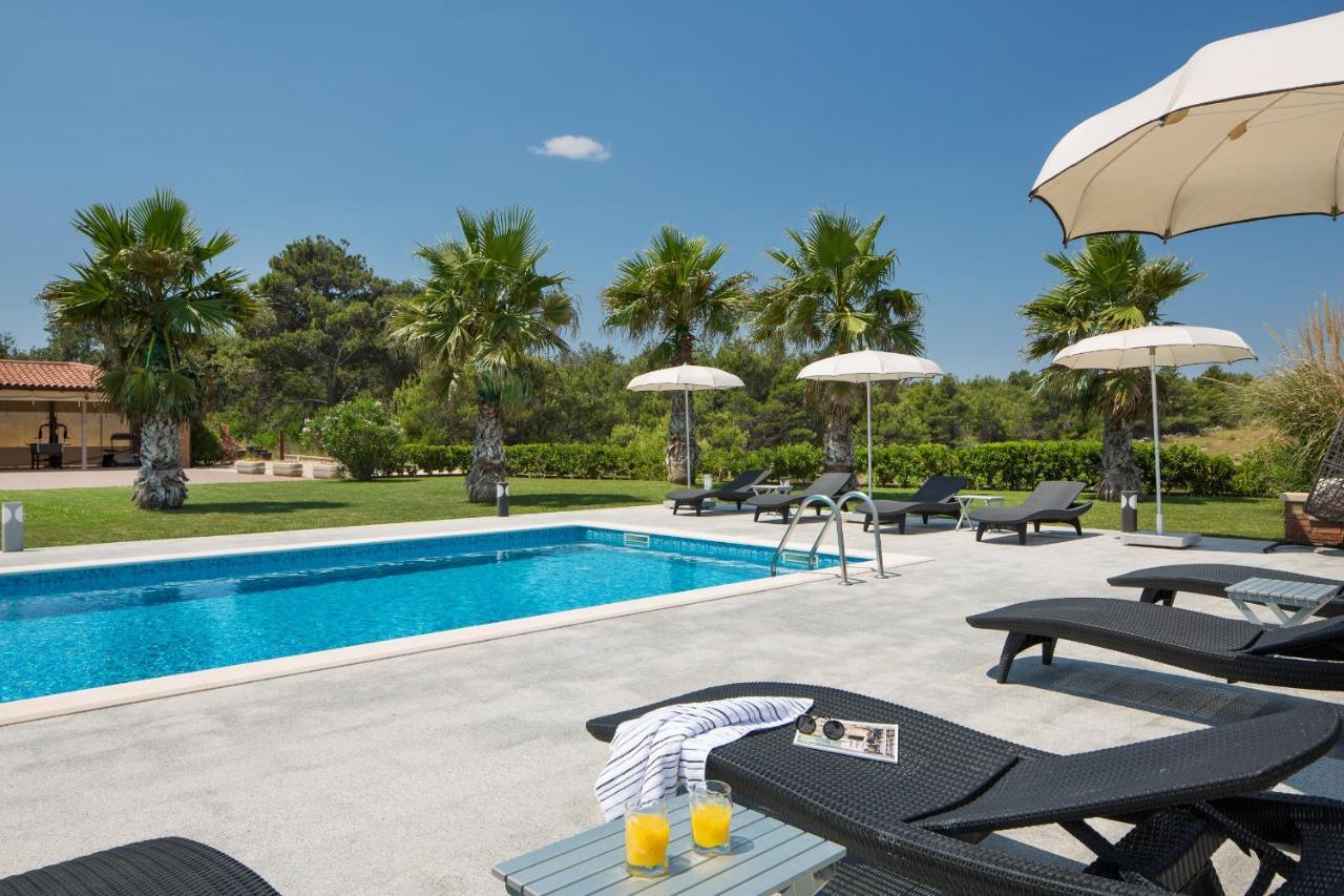 Villa Malibu One Vir Exterior photo